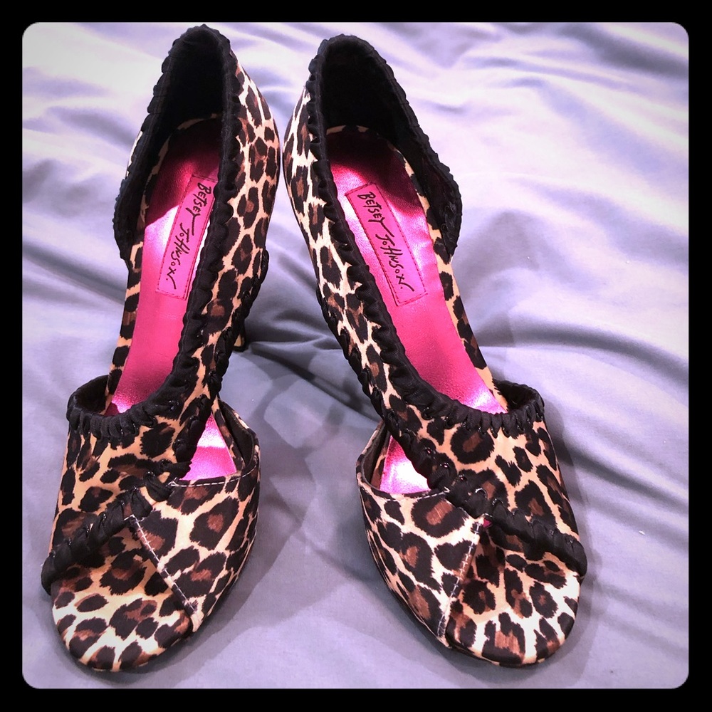 Betsy Johnson 4” leopard heels